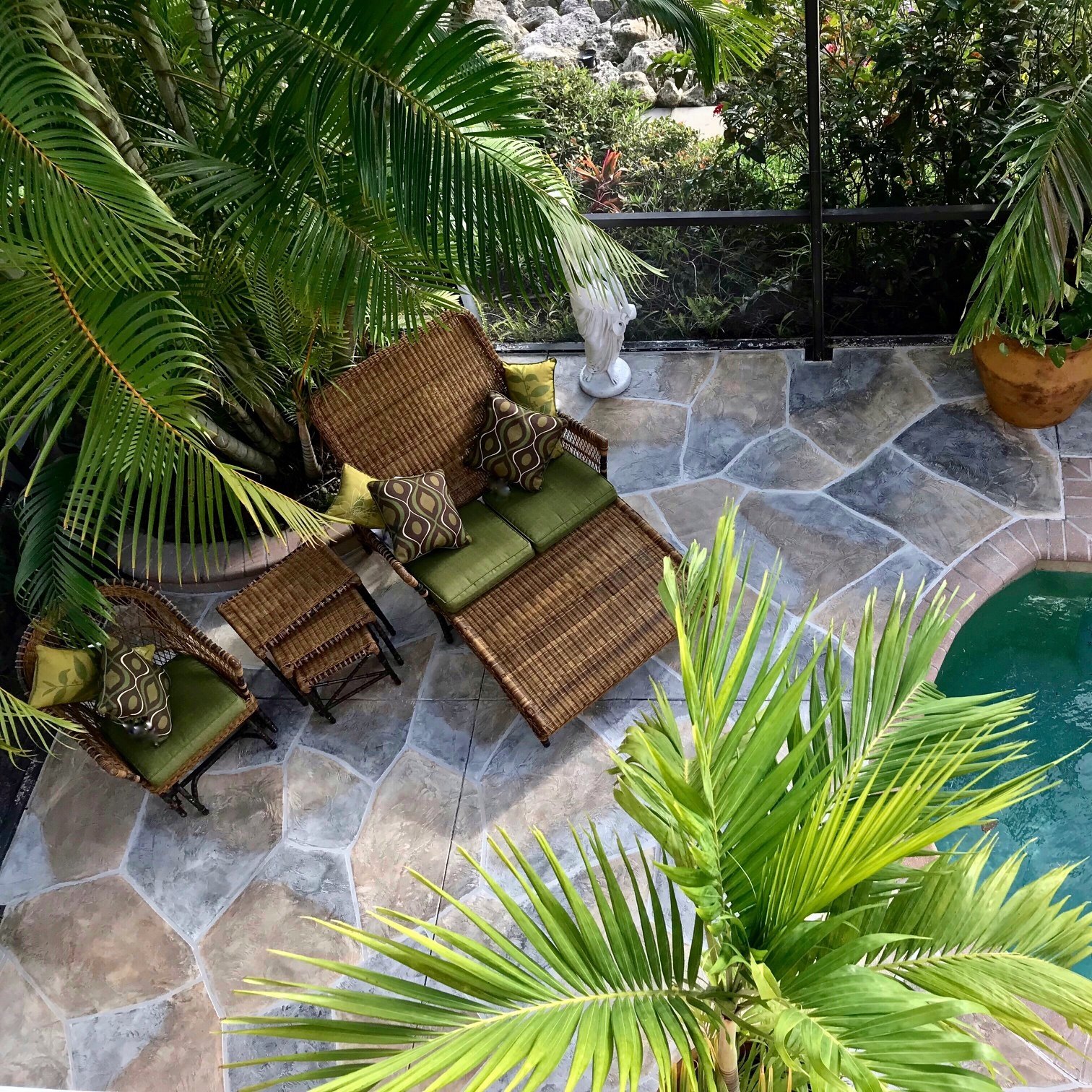 concrete resurfacing pool deck